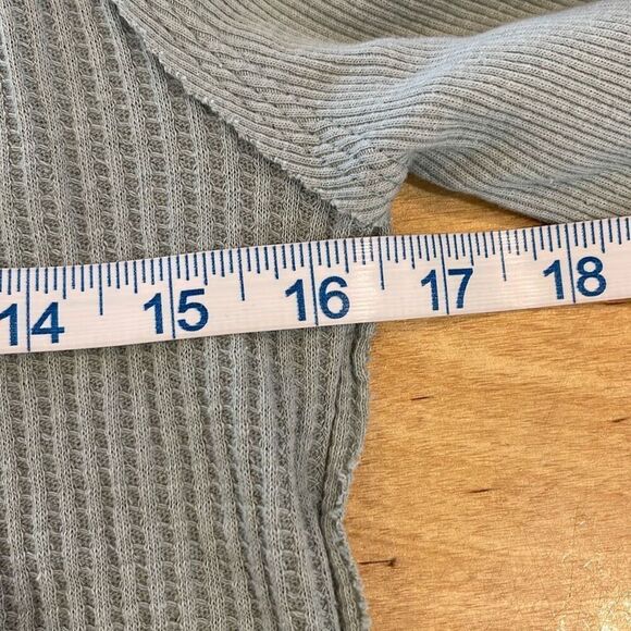 We The Free Thermal Crewneck Thumbhole Top Shirt Jersey Sage Green Size Small NW - Picture 7 of 8